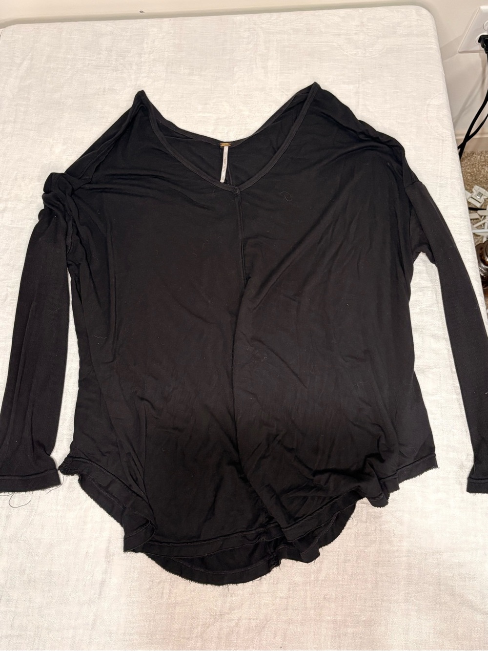 Free People Oversized Black Long Sleeve V-Neck Tee Medium - Picture 2 of 5